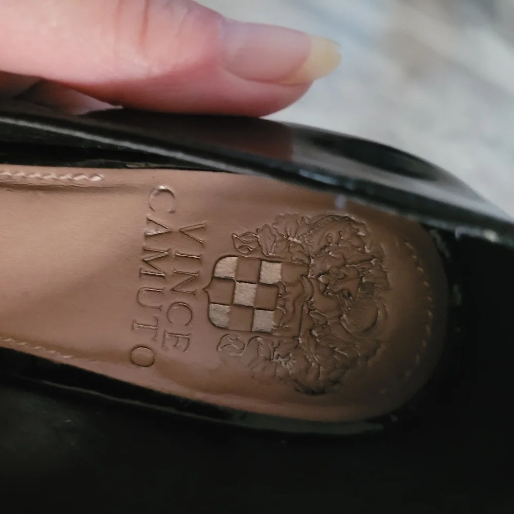 Vince Camuto Desti Patent Leather Pumps size 6.5M
